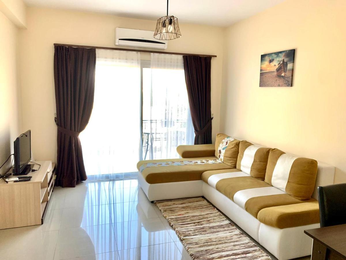 Amazing Two-Bedroom Apartment In Residence Lukomorye D1 With Private Garden Karavas  外观 照片