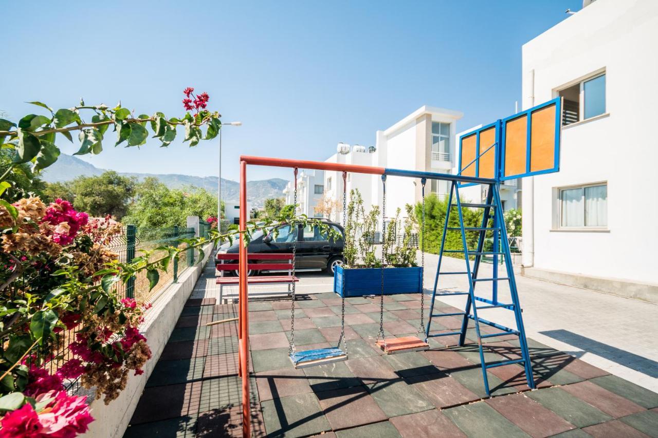 Amazing Two-Bedroom Apartment In Residence Lukomorye D1 With Private Garden Karavas  外观 照片