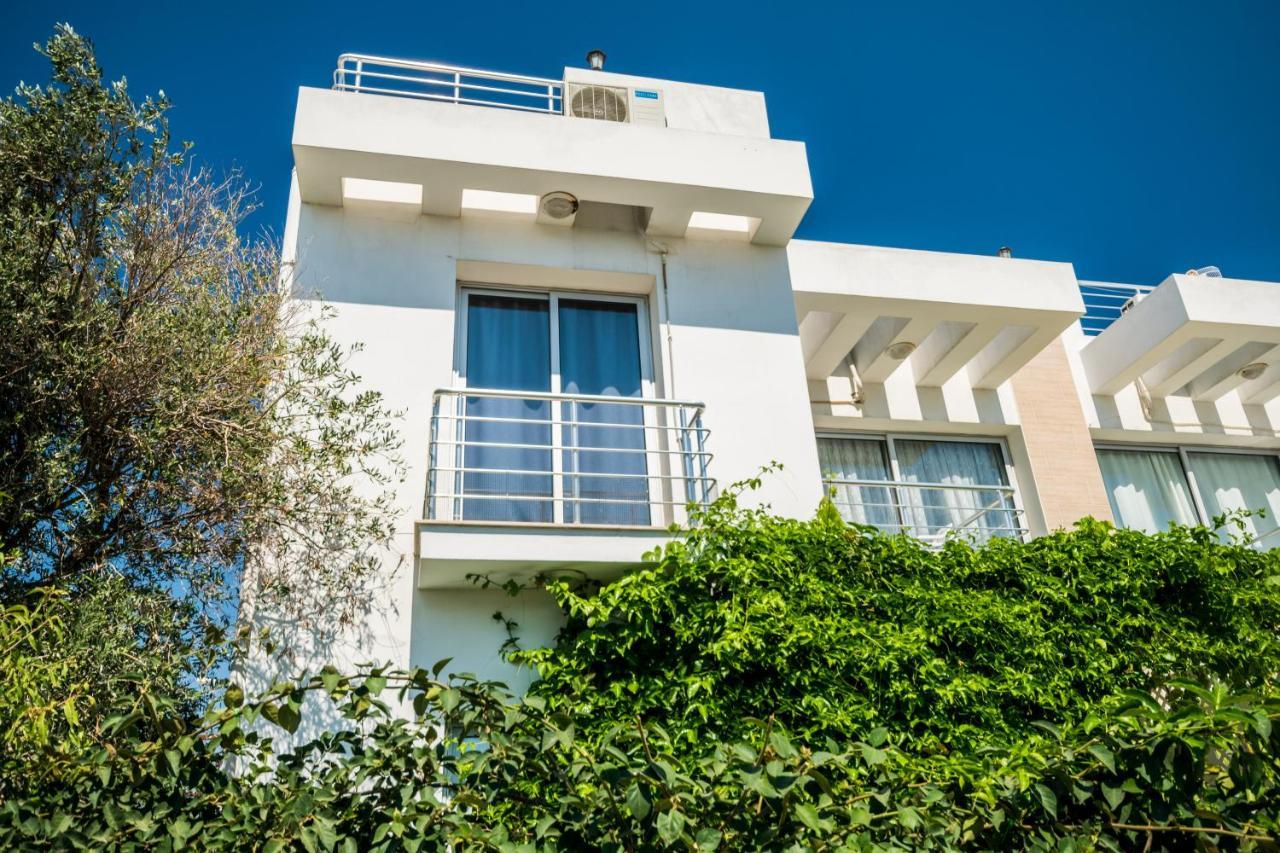 Amazing Two-Bedroom Apartment In Residence Lukomorye D1 With Private Garden Karavas  外观 照片
