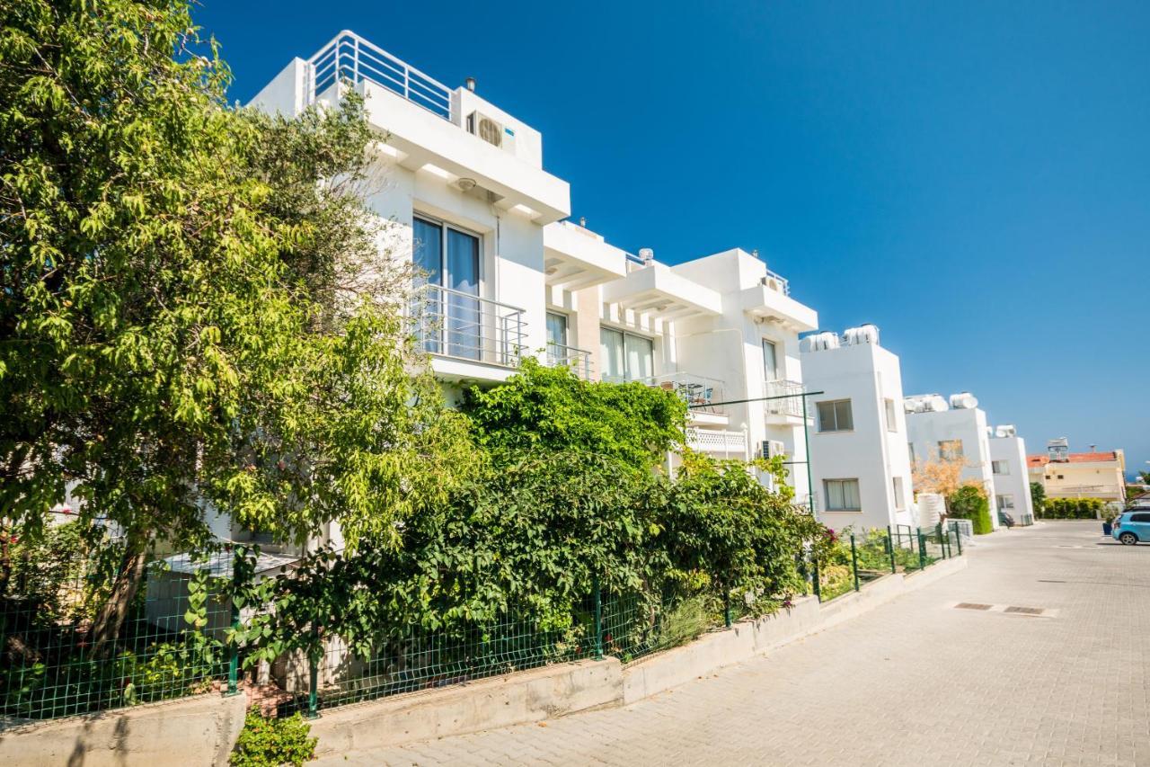 Amazing Two-Bedroom Apartment In Residence Lukomorye D1 With Private Garden Karavas  外观 照片