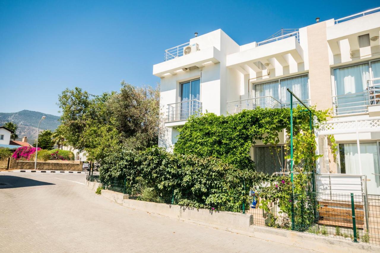 Amazing Two-Bedroom Apartment In Residence Lukomorye D1 With Private Garden Karavas  外观 照片